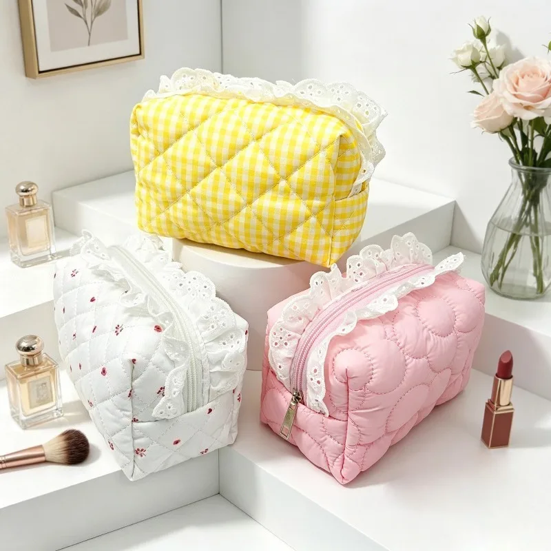 Elegant Lace Edge Quilted Makeup Bag Large Capacity Travel Wash Bag Handheld Cosmetic Sundries Storage Clutch For Daily Trip