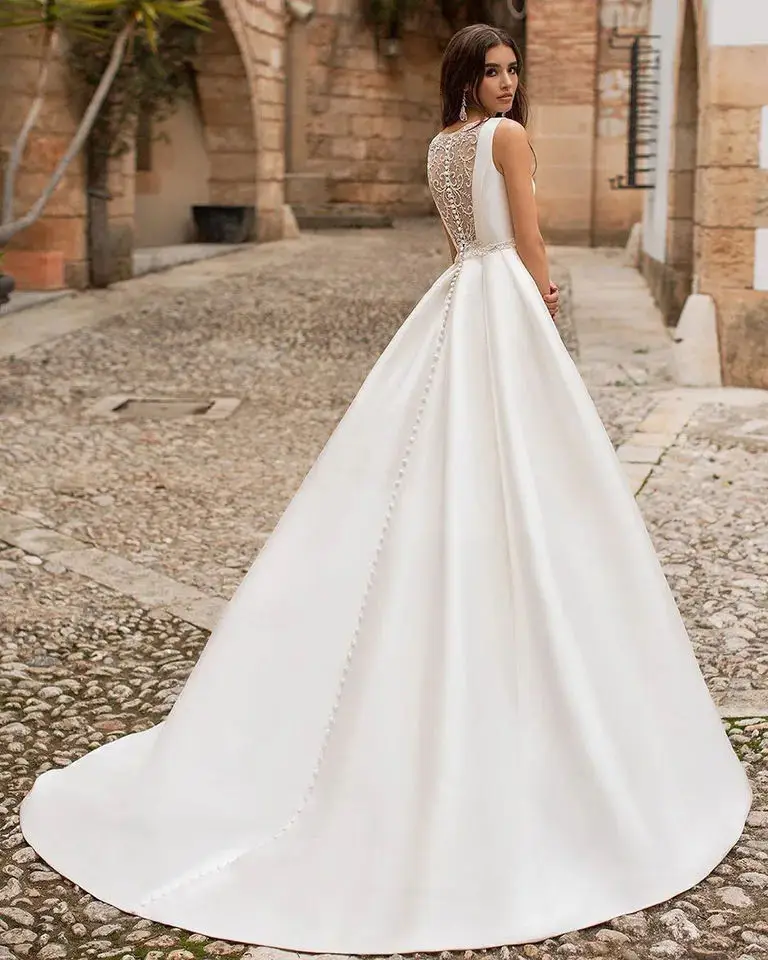 Customized A-Line Satin Wedding Dress 2023 Classy SCOOP Sleeveless Appliques Chapel Train Wedding Gown Vestidos Novias De Saten