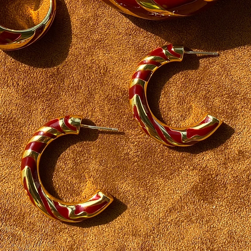 Europe American Retro White Red C Shaped Earrings Woman Fashion Jewelry Trend