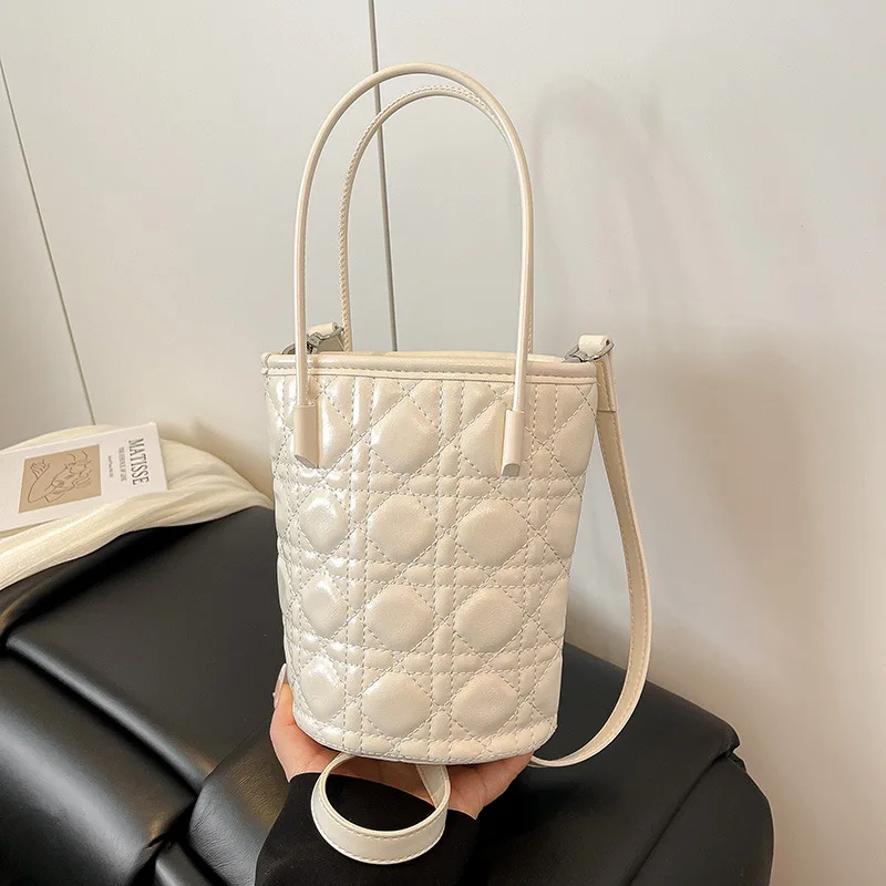 

2025 Quilted Mini Bucket Bag Stylish Crossbody Phone Purse Luxury Small Shoulder Bag for Women Fashionable Handheld Clutch