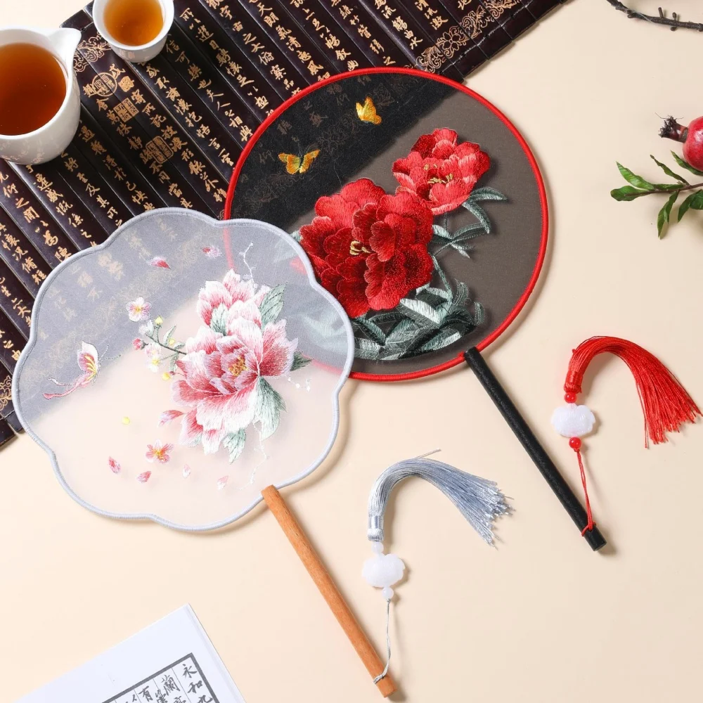 Vintage Style Silk Round Fan Exquisite Flower Embroidery Paddle Traditional Chinese Art Craft Hanfu Dance Party Accessory