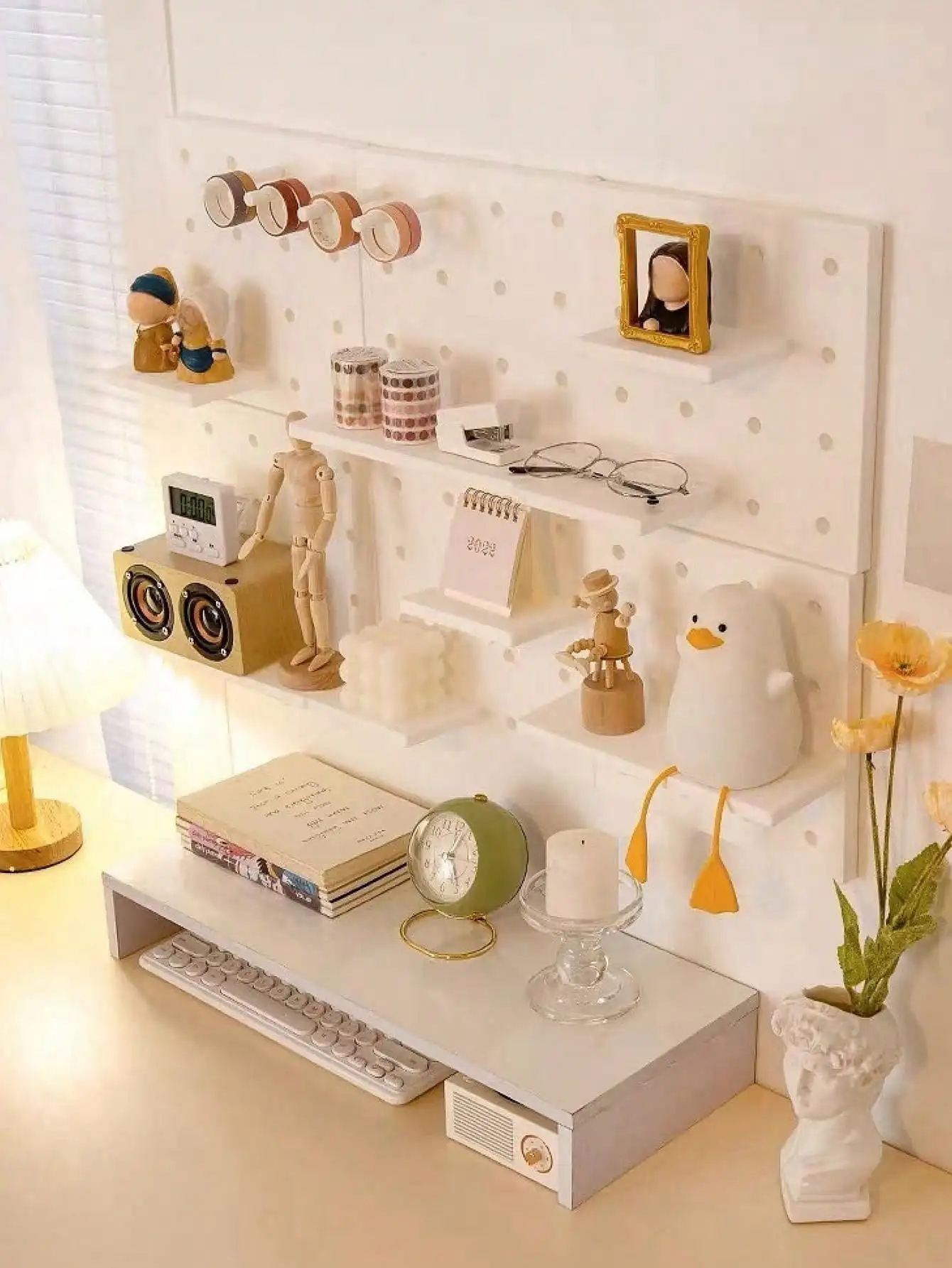 

1 Pc Mountable Pegboard Wall Shelf, Cute & Elegant, Adhesive For Student Dorm, Simple Desk Organizer, Only For Light Items