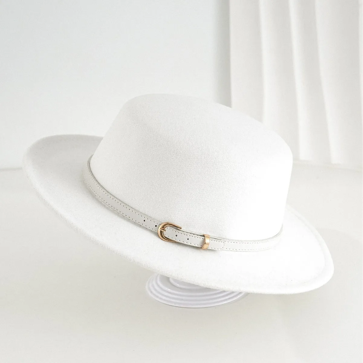 

HongLuan Vintage White Fedora Top Panama Hat Woman & Felt Fascinators Hats Luxury Woman, Flat Wide Brim Party Caps for man