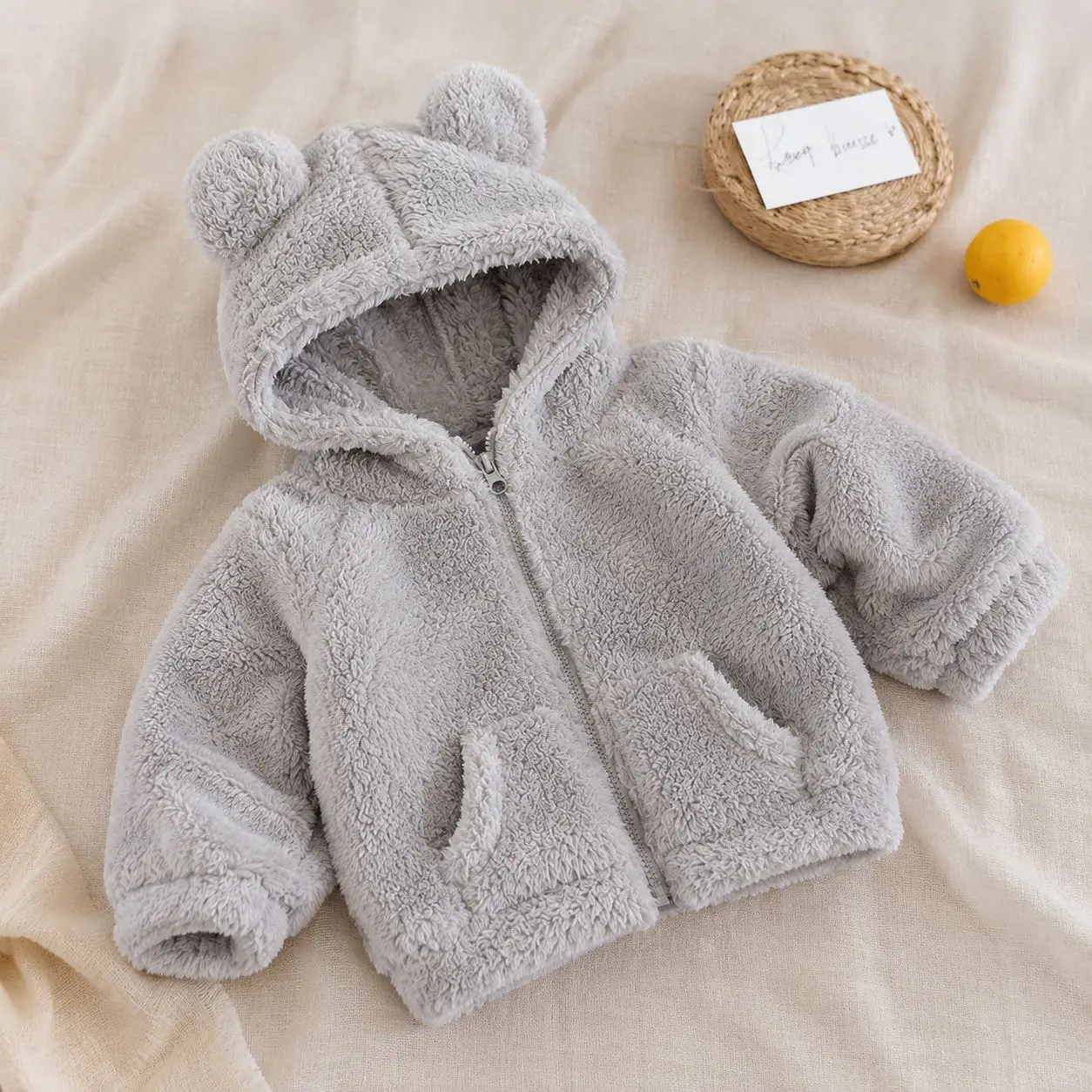 Koreanischer Stil, neuer Herbst- und Wintermantel für Kleinkinder, Mädchenmantel mit Kapuze, Wollpullover, verdickter warmer Baumwollmantel, Lammwoll-Oberteil. – Detail 12