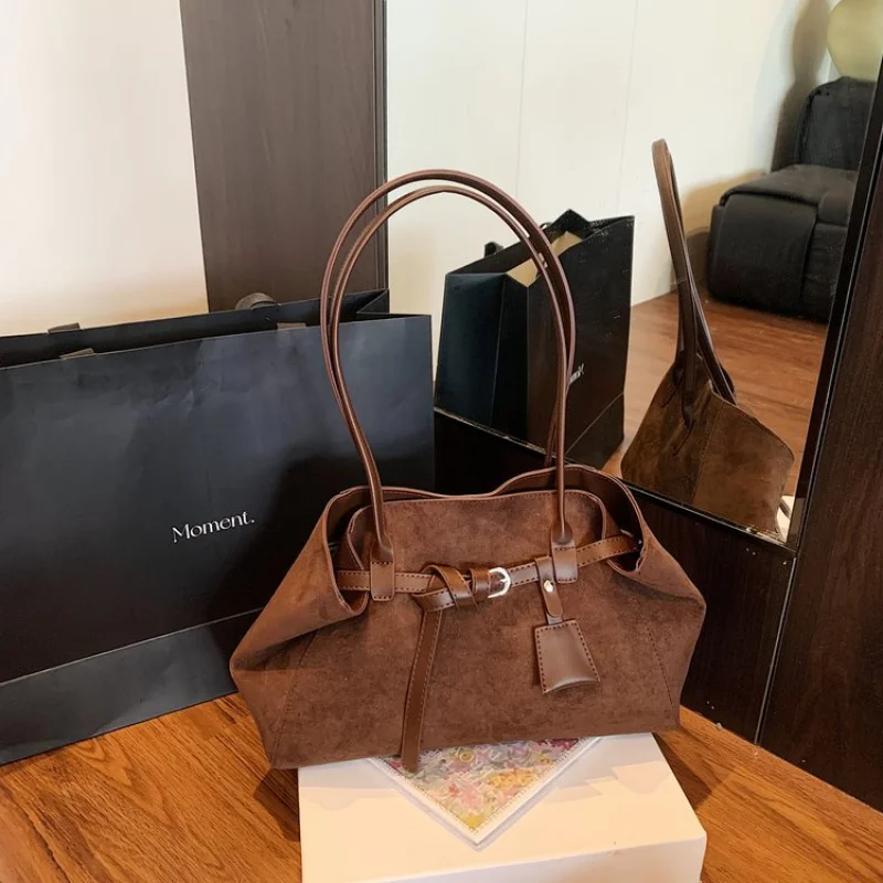 

Fashionable Women's Handbag Made Of Premium Leather Boasting Trendy Design And Paris Vintage Commuter Style​