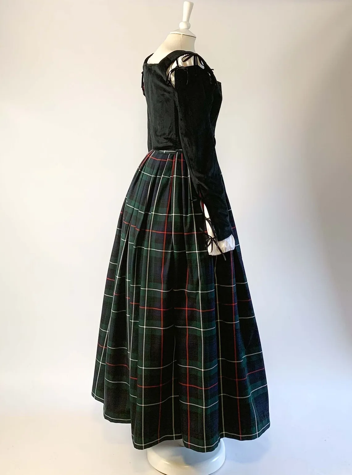 Disfraz Medieval renacentista para mujer, vestido negro de terciopelo mackenie y tartán, mangas extraíbles del siglo 16, trajes de fiesta