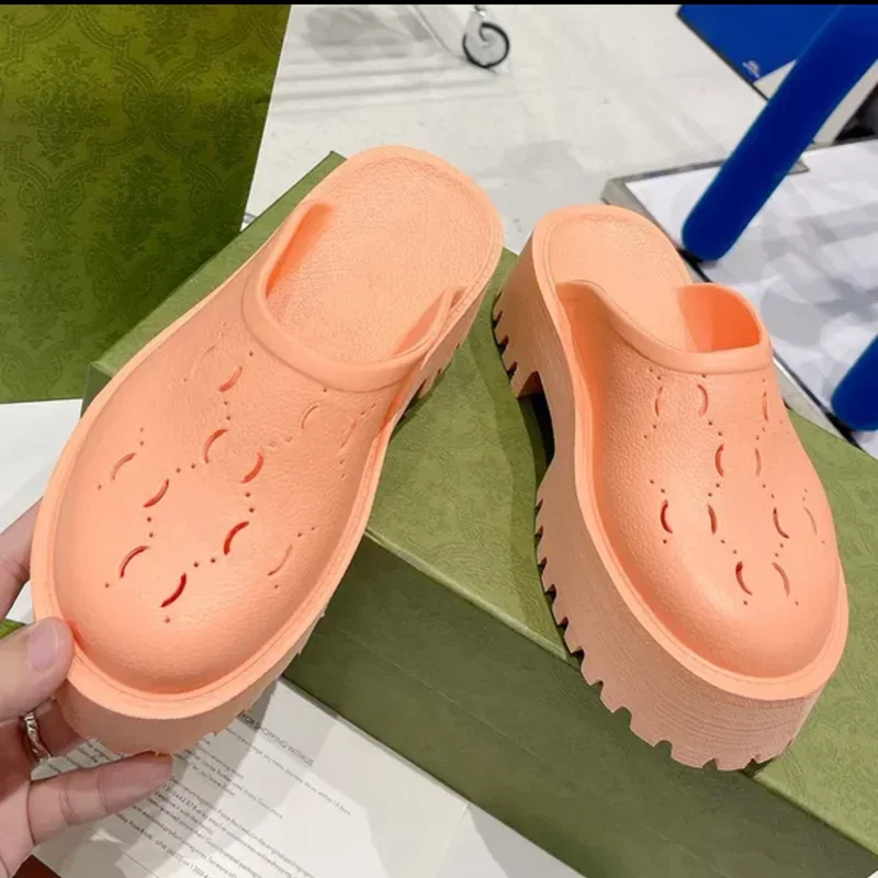 Baotou-Sandales à trous pour femmes, chaussures de plage en plein air, grand design de marque, mode loisirs, nouveau, 35-42, 2024