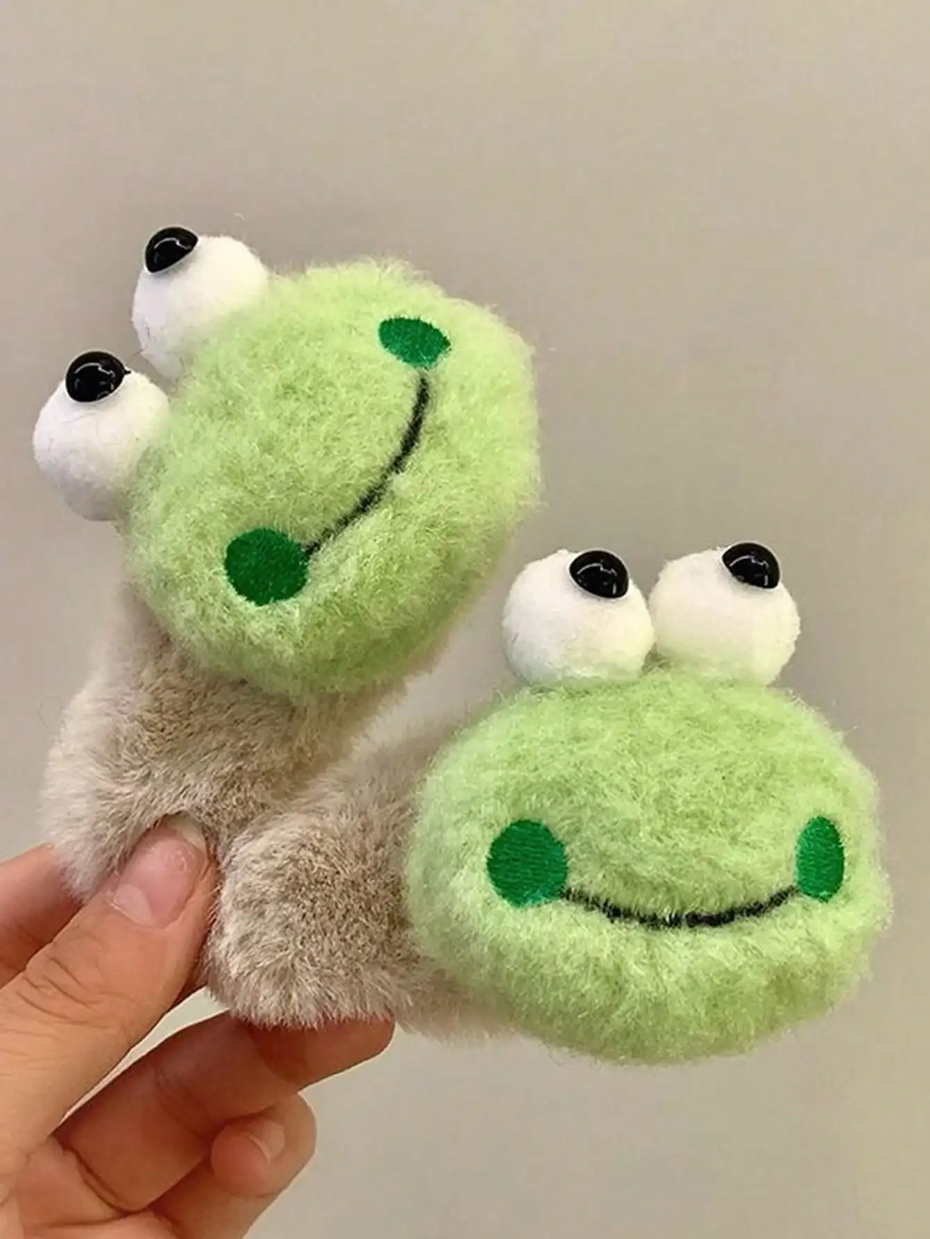 1 set of 2 cartoon cute little frog plush hair clips Female autumn/Winter side cartoon BB clip hair clips sweet clips