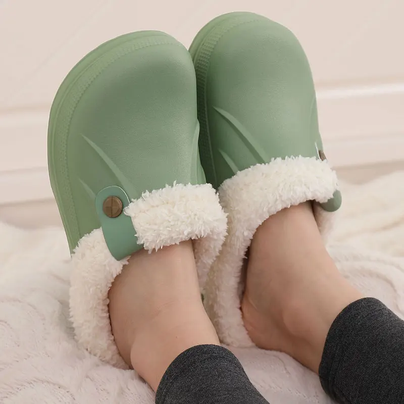 

Bebealy Fashion Women Clogs Fur Slippers Men's Fleece Lined Garden Clogs New Men Garden Shoes Outdoor Antiskid Waterproof Shoes