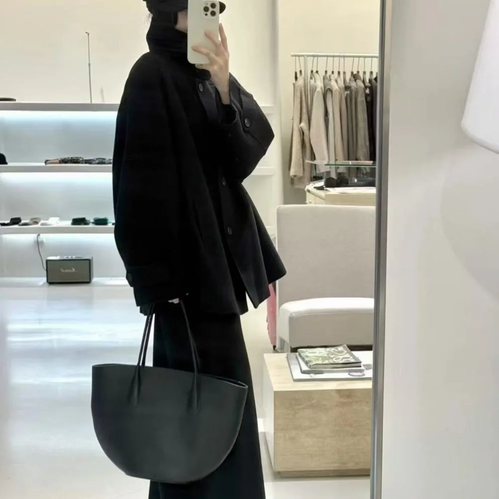 

Minimalist Semi-circular Tote Large-capacity Bucket, Shoulder Handbag, Exquisite and Unique, Fashionable, Simple and Advanced