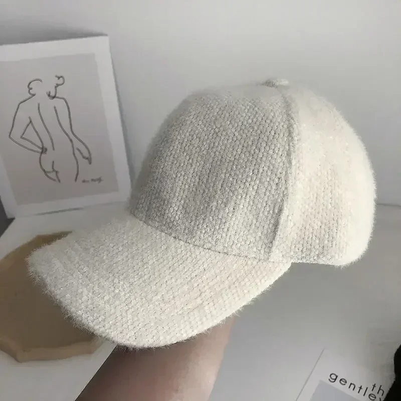 

2025 New Simple Solid Color Baseball Cap Autumn Winter Women Women Visor Hat White Black Warm Cap Plush Baseball Caps
