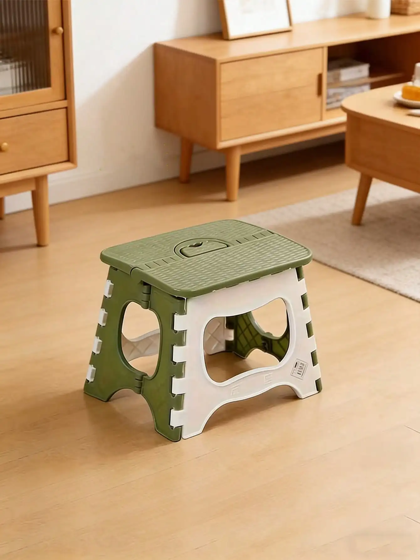 

1pc Portable Outdoor Folding Stool,Lightweight And Compact Outdoor Chair,Handheld Mini Seat,Made Of Plastic,Space-Saving,Suitable For Camping,Travel, Beach,Picnics,Fishing,Summer Essential,Wedding Season,Graduation Season,Mother's Day Gift.
