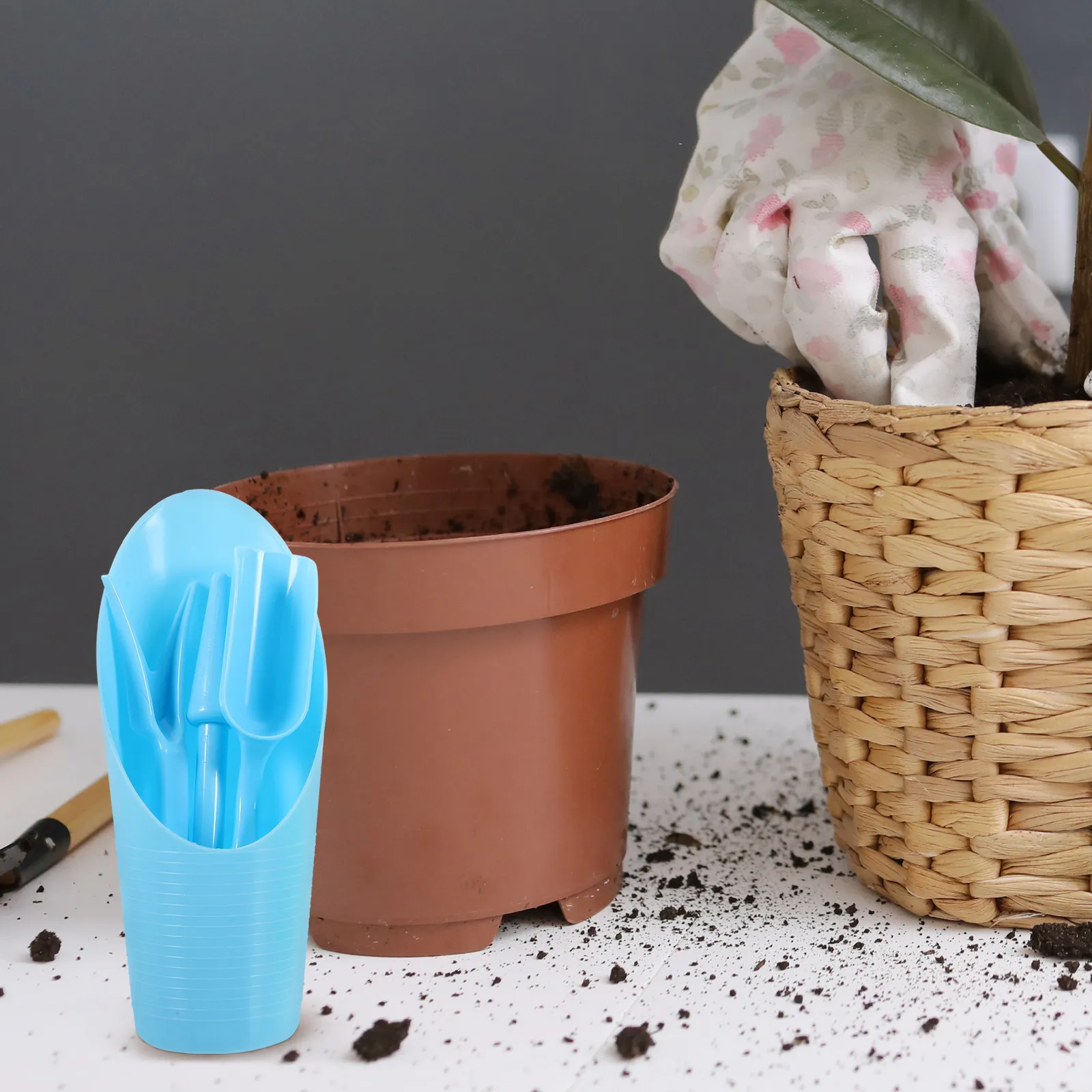 

Набор из 1 предмета: маленькая пластиковая лопатка для сада, легкий садовый инструмент для копания, пересадки, посадки растений и бонсай