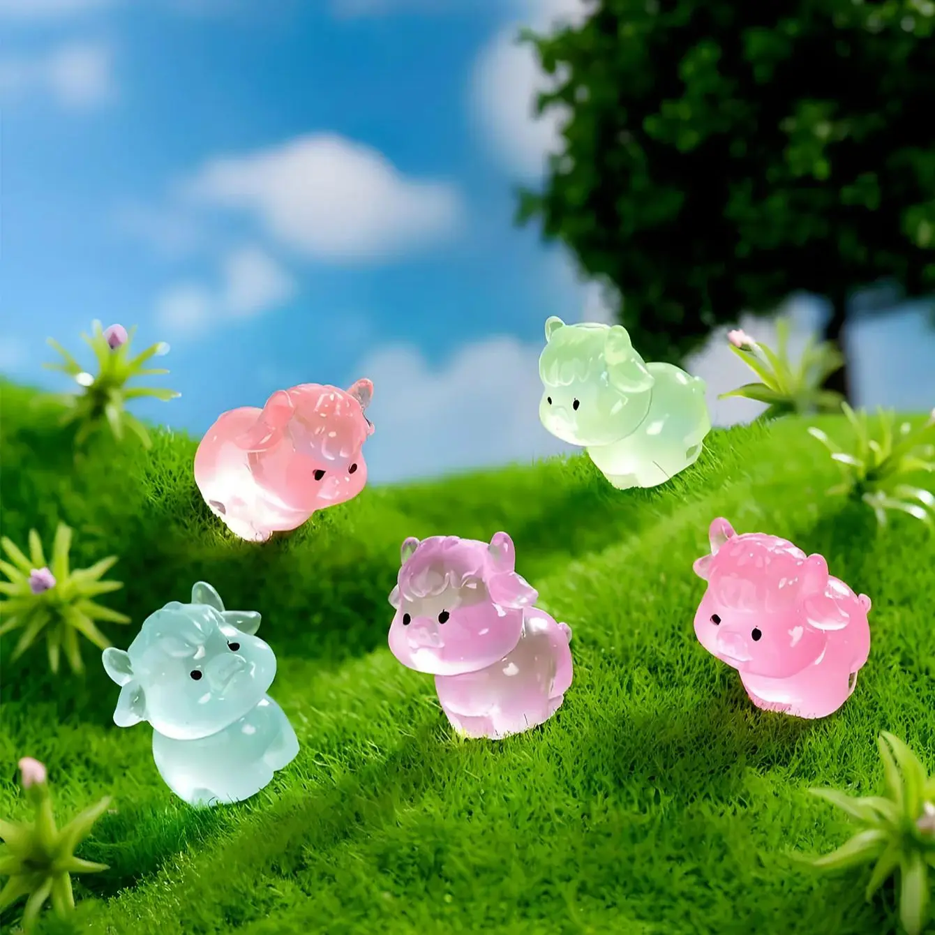 10/20PCS Luminous Cow Figurines Glow In The Dark Mini Resin Decor For Fairy Garden Christmas Party Gift Random Color