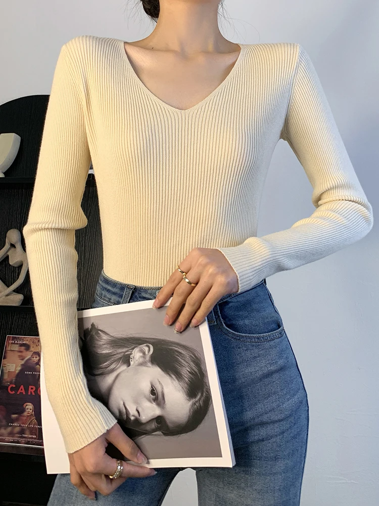 

Spring 2026 Women's V-Ne Long Sve Knitted Sweater Basic Sle Slimming Base Layer irt Versatile Commute Faion Regula...