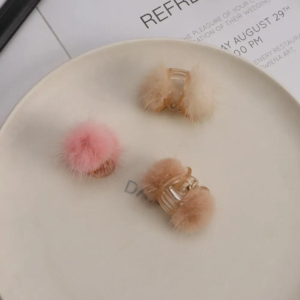 

Geometric Mink Fur Hair Accessories Plush Ball For Girls Ponytail Holder Small Clamp Clip Women Hair Claws Korean Hair Crabs