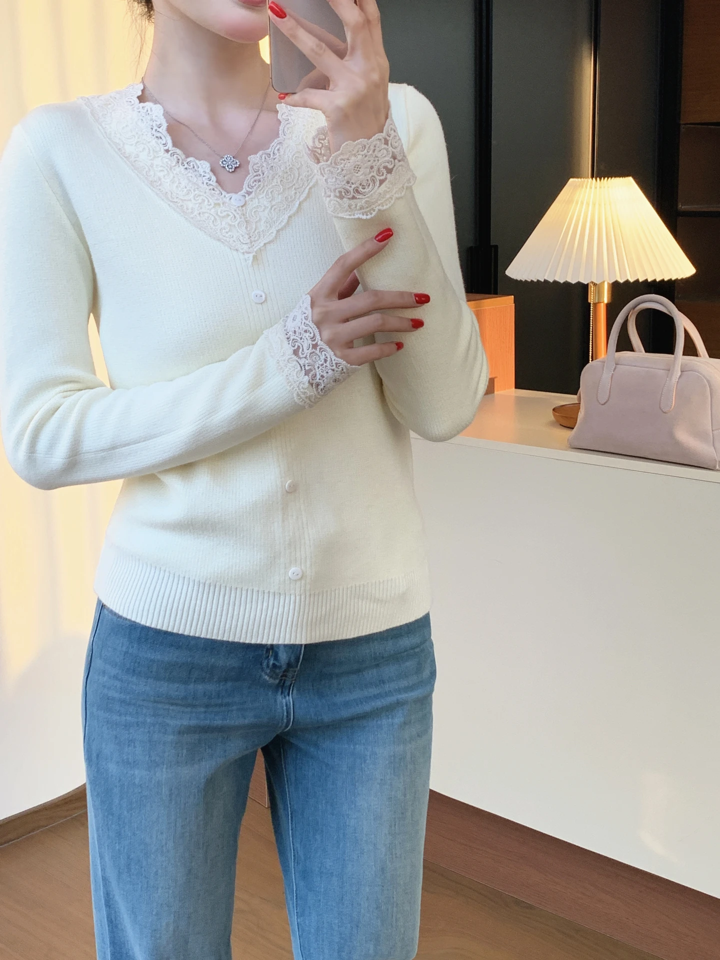 

Женский вязаный топ Ele с V-образным вырезом и длинными рукавами, белый, с кружевными вставками, весна 2026, из мягкого полиэфирного волокна, теплый, модный