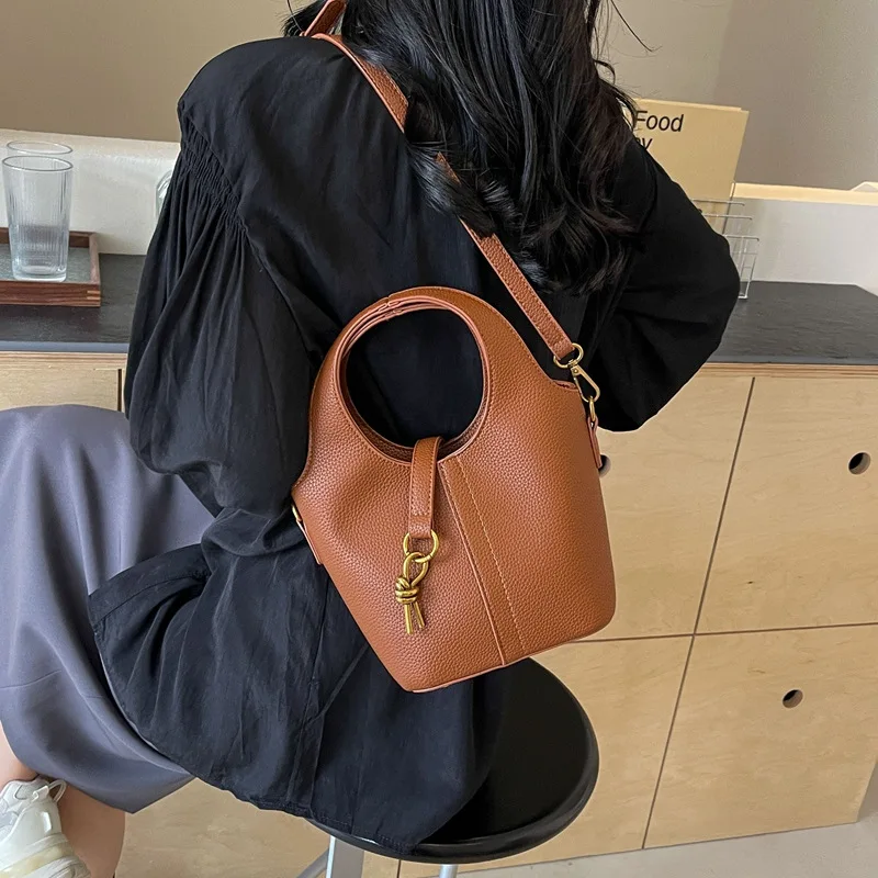 

Fashion Light Luxury Handbag Niche Bucket Bag Women, Simple Shoulder Bag High-end Messenger Bag