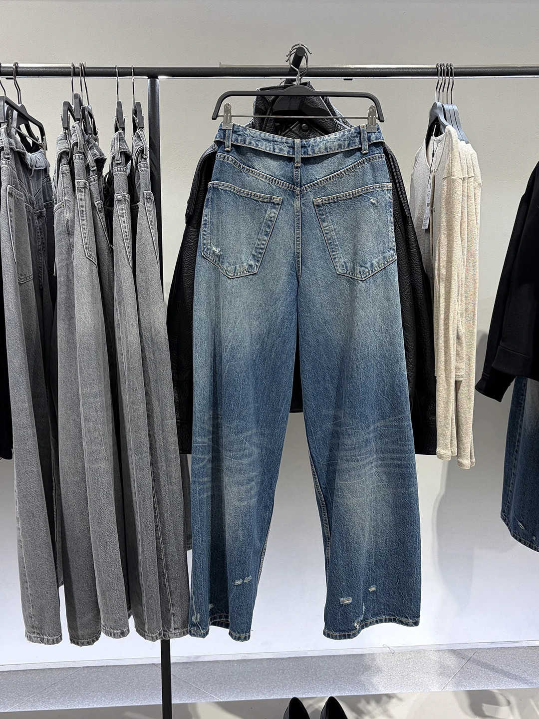 Fall Winter Denim Jeans Women's High Waist Cuffed Loose Fit Torn Hole Decorative Long Pants Ladies Fashion Casual Trousers