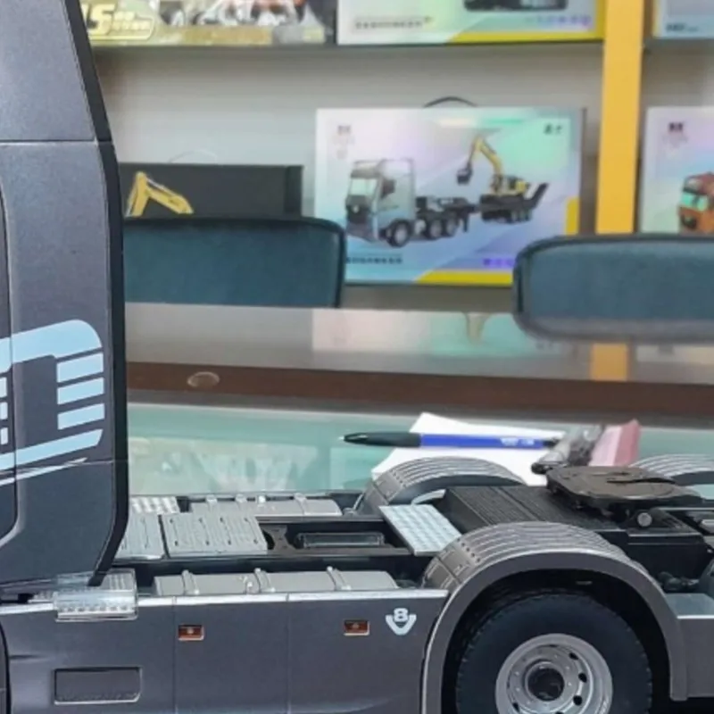 

770S 1/18 RC Tractor Truck Plastic Toys Finished Model RTR 7.4V Battery Radio 19CH Light Sound Effects Remote Control Lorry Car