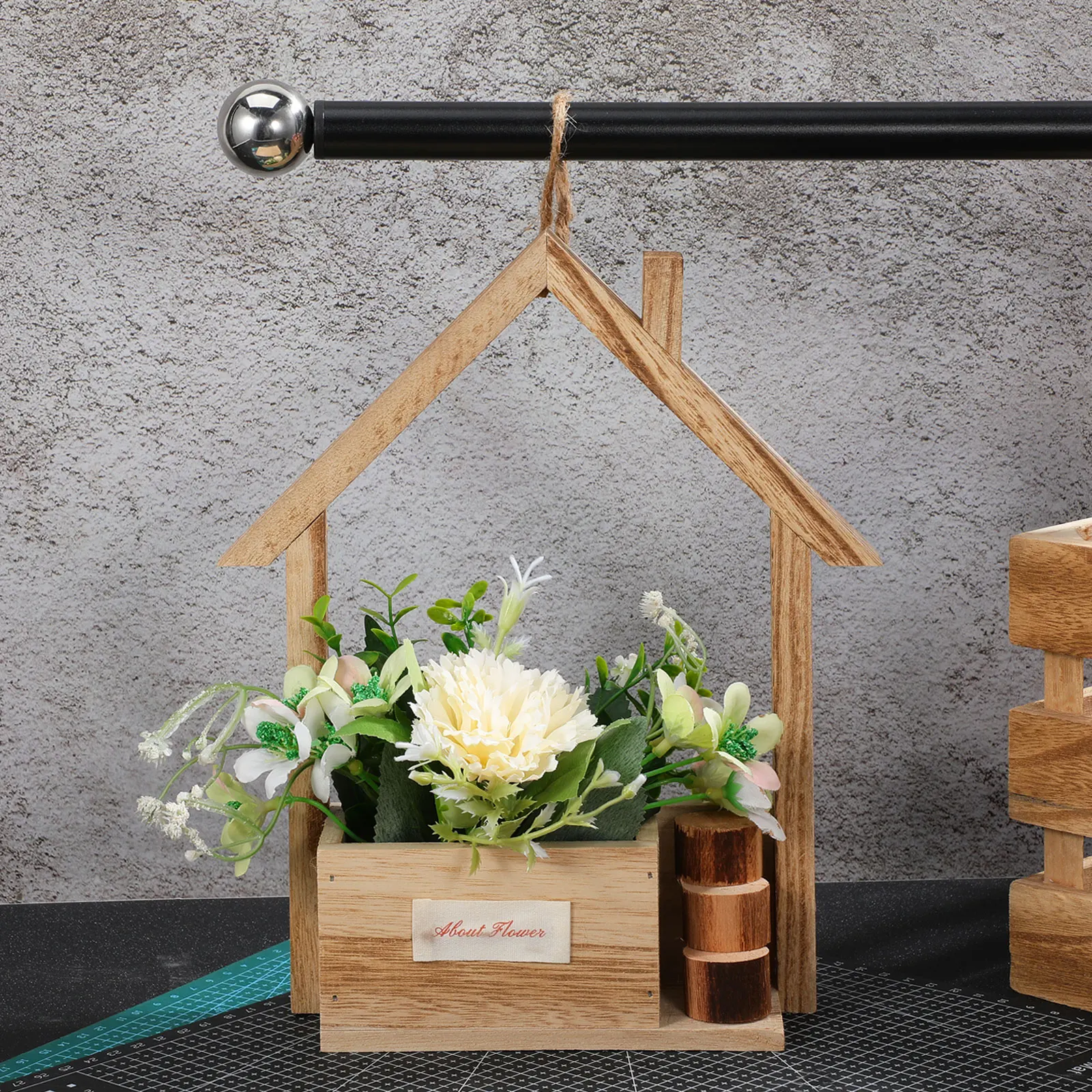 

Adjustable 56Cm Outdoor Lamp Post Cross Arm Ladder Rest Black Metal Bracket Sturdy Heavy Duty Garden Light Pole Rod Windproof
