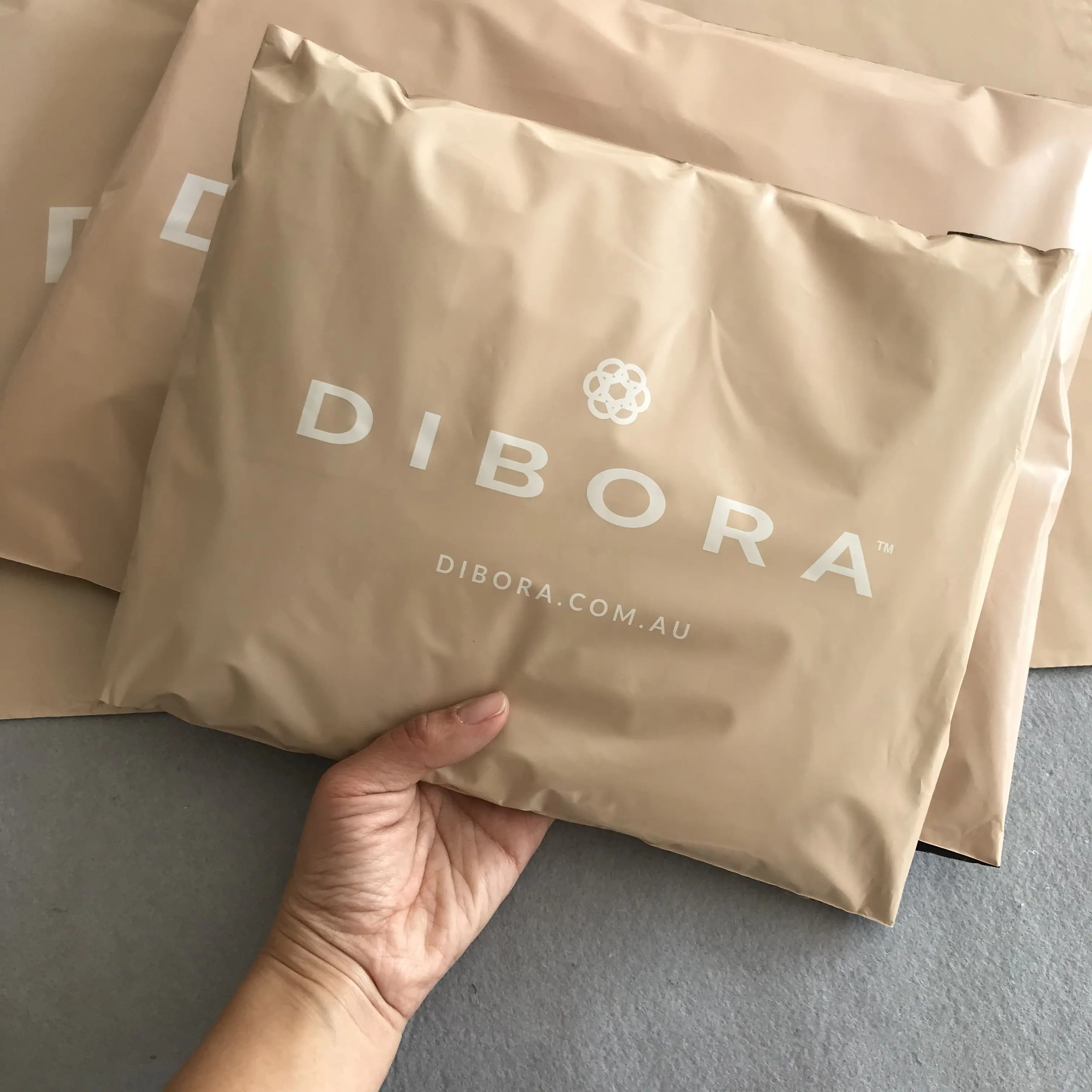 Bolsa de plástico con diseño de logotipo personalizado, bolsa de embalaje para ropa