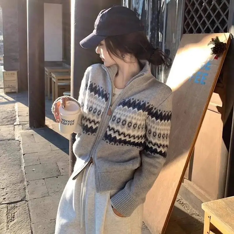 

Women's Zipper Stand Up Collar Sweater Jacket Fashion Streetwear Keep Warm Outerwear Female Long Sleeves Knitted Thin Coat