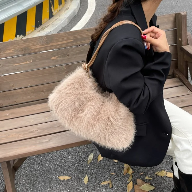 

Высококачественная женская сумка через плечо с роскошным мастерством и отделением на молнии, подходящая для модных повседневных нарядов ​