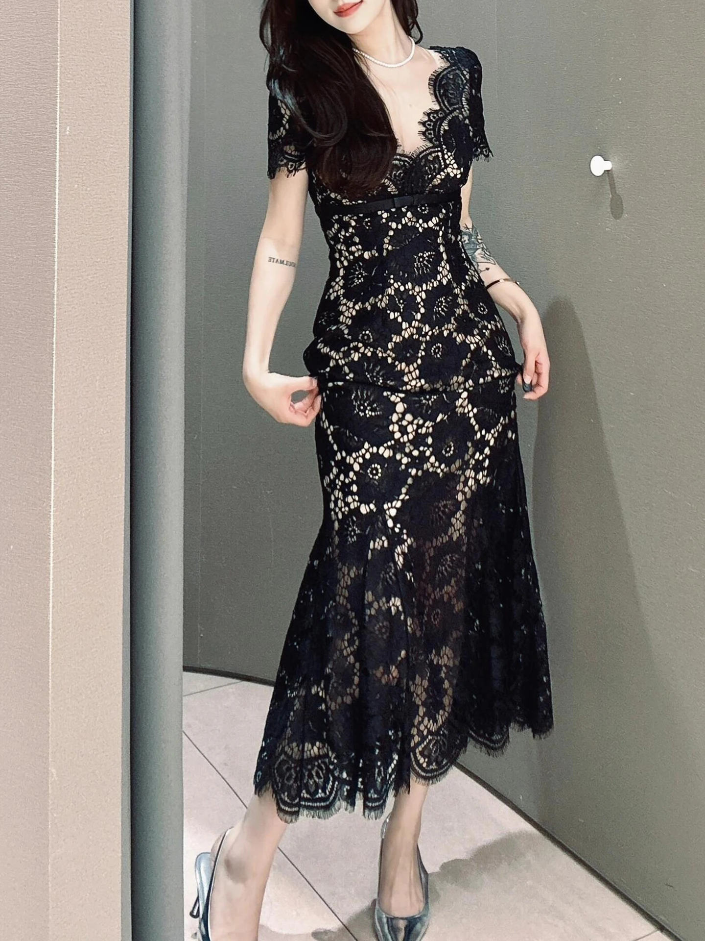 

Elegant Black Lace Fish Tail Dress Short Sleeve V Neck Long Dress Women's Fashion London Style High Waist Evening Gown