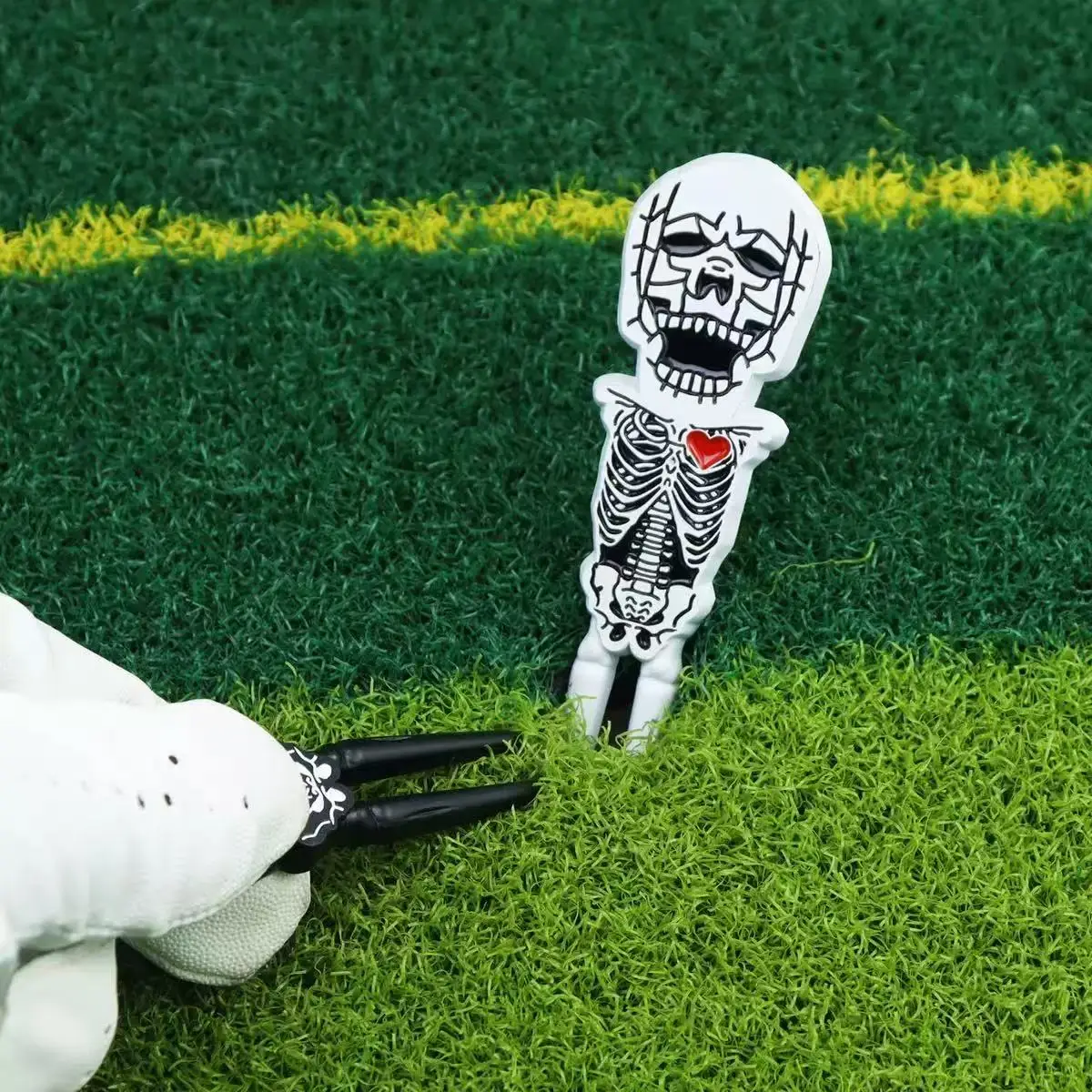 Creative Skull Design Golf Divot Tool, New Metal Green Fork for Lawn and Turf Repair, Essential Golf Practice Accessories