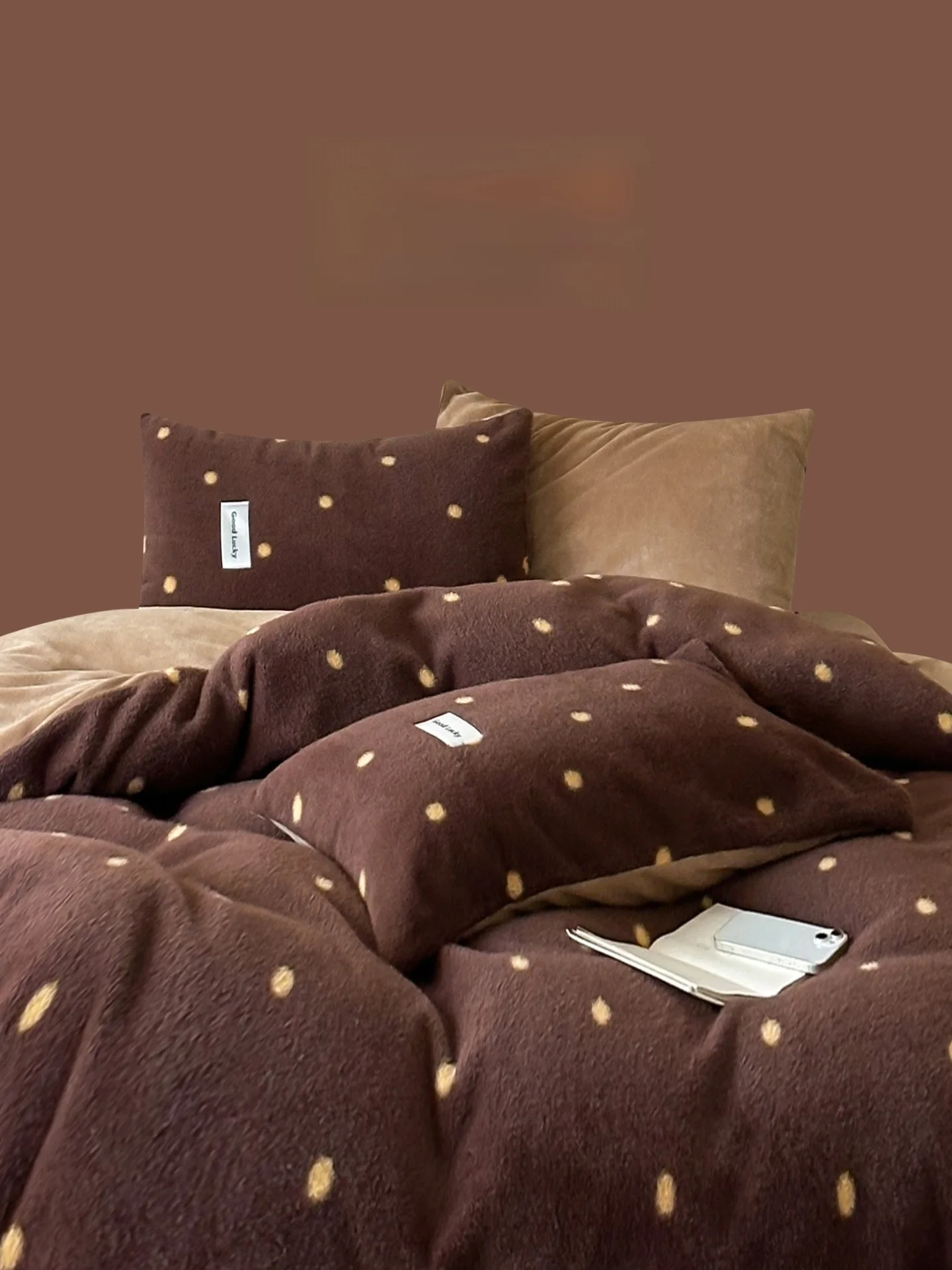 

Zoeo Winter Cashmere Four-Piece Set Brown Dot Print Milk Velvet Coverlet Bedding Simple Style Includes Duvet Cover Sheet Beds...
