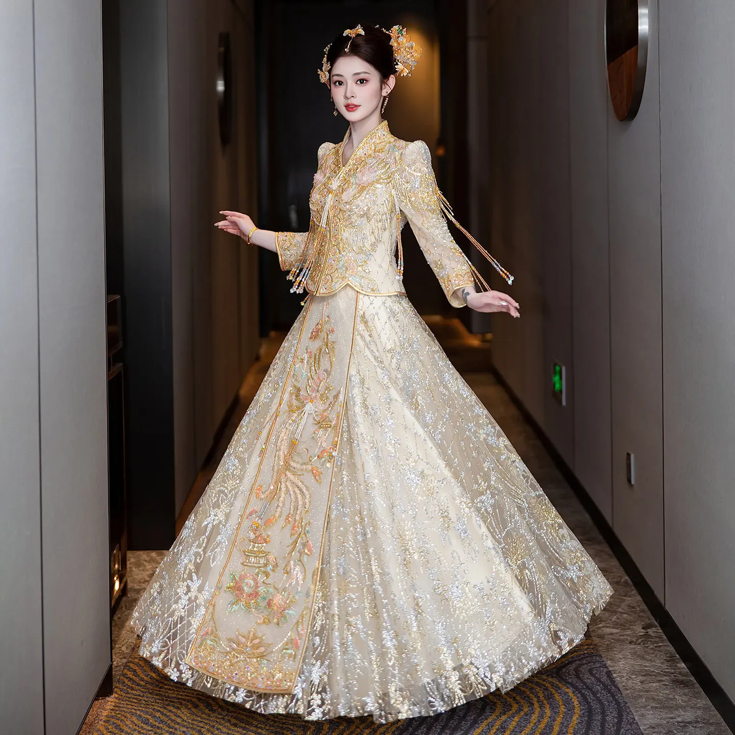 

Heavy Industry V-neck Champagne Color Xiuhe Wedding Dress 2026 New Chinese Wedding Dress Thin Bridal Toast Dress for Women