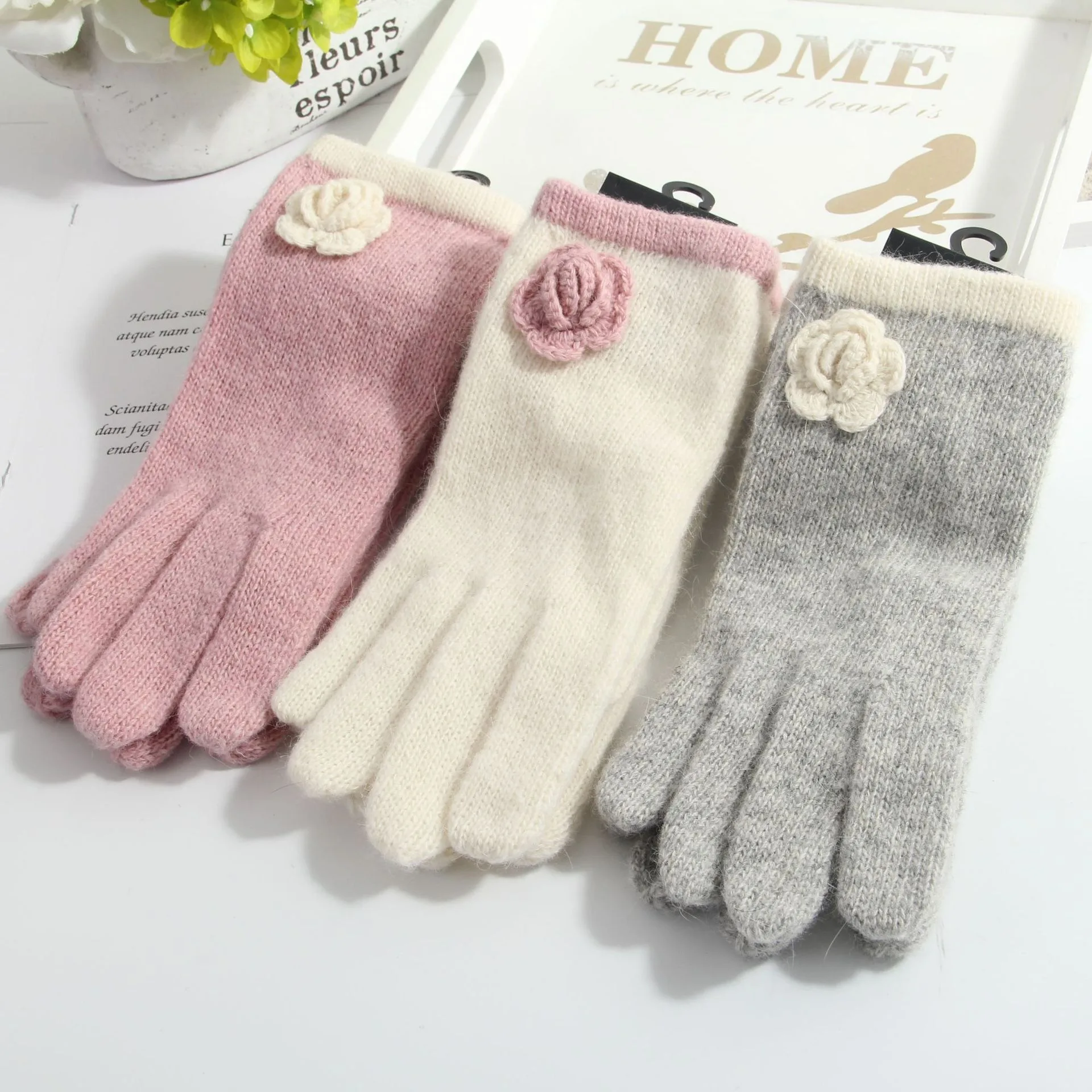 New Women Winter Knitting Flower Bow Printing Plush Soft Five Finger Gloves Women Outdoor Warm Gloves Pink Colors Gloves