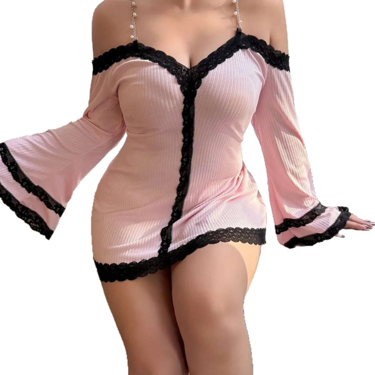 Rosa geripptes Minikleid mit weiten Glockenärmeln und Perlenketten-Trägern, zartem Spitzenbesatz-Design, niedliche, charmante Nachtwäsche.