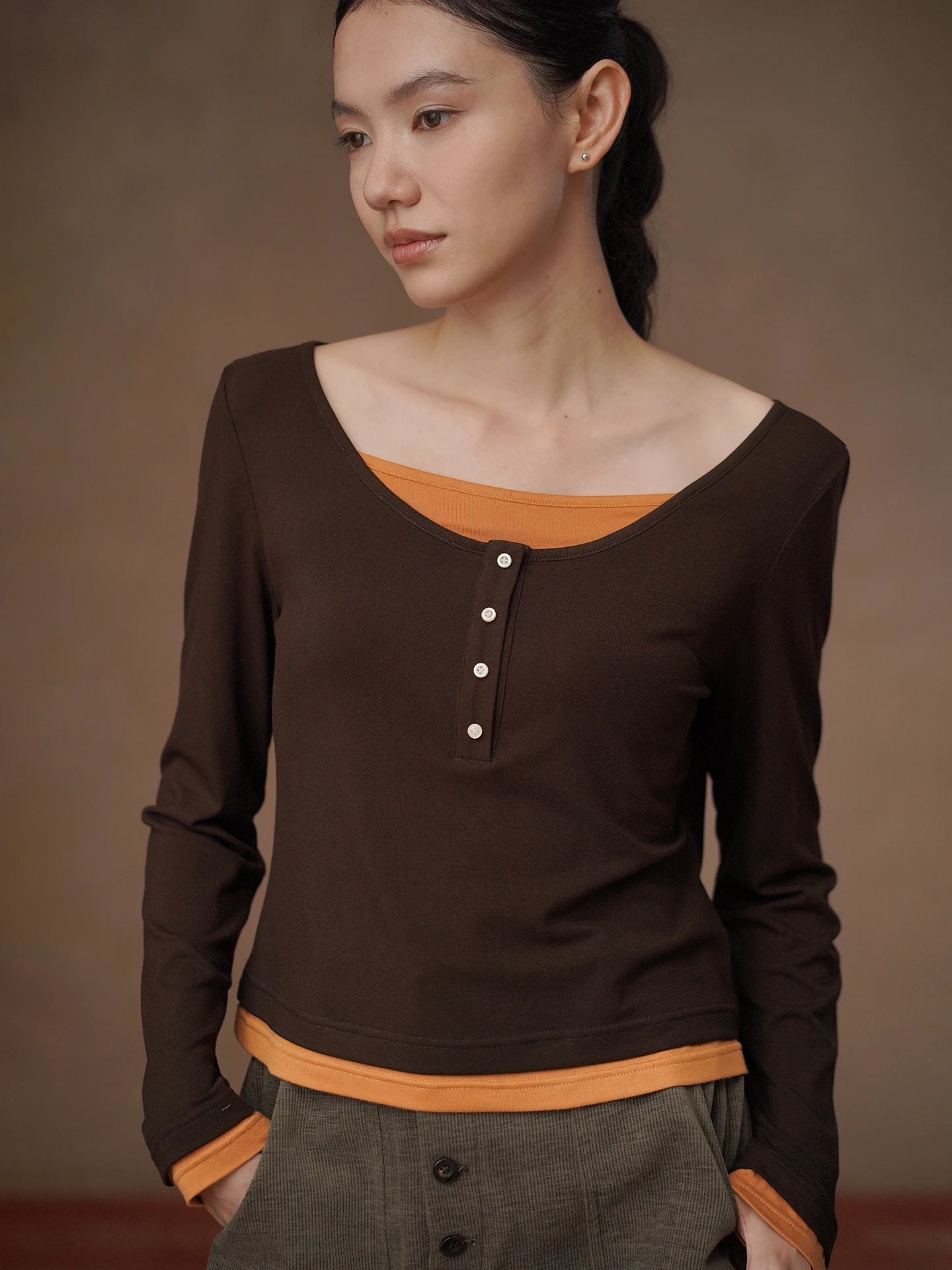 Hacikis Miss Orange Latte Casual Style Short Sleeveless U-Neck Knitted Top for Women Autumn Season Elastic Leisure Fashion
