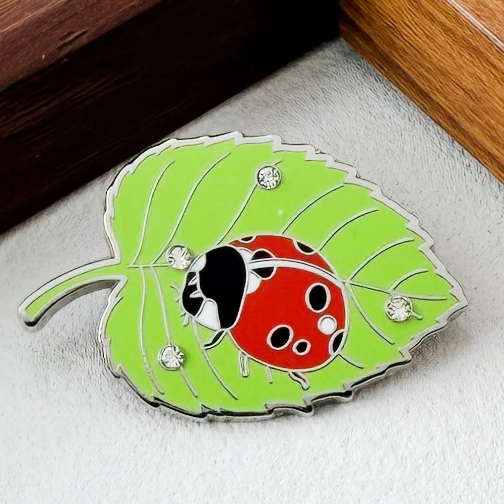 Ladybug On Green Leaf Enamel Pin Exquisite Crystal Teardrop Badge Cute Natural Animal Jewelry Fun Backpack Decorative