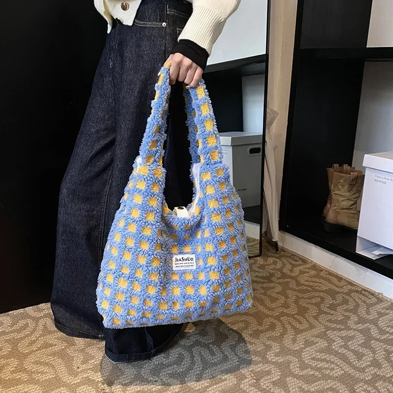

2025 Ins Niche Cream Color Grid Quilted Tote Bag Plush Thickened Shoulder Bag Roomy Lazy Style Shopping Tote
