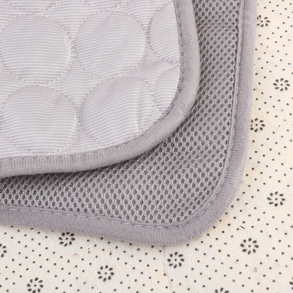 

Pet Cooling 40X30Cm Grey Fabric Lightweight Durable Ice Pad For Cats Dogs Cool Bed Temperature Regulating Dog