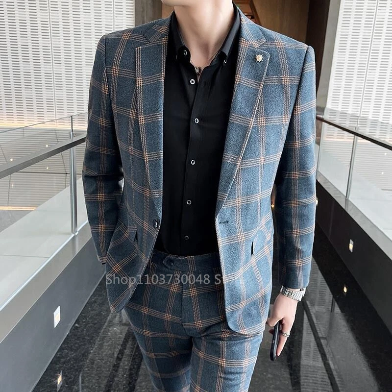 

Мужской костюм-двойка в клетку Smart Casual: приталенный пиджак с отложным воротником на одной пуговице и брюки. Высококачественный свадебный костюм.