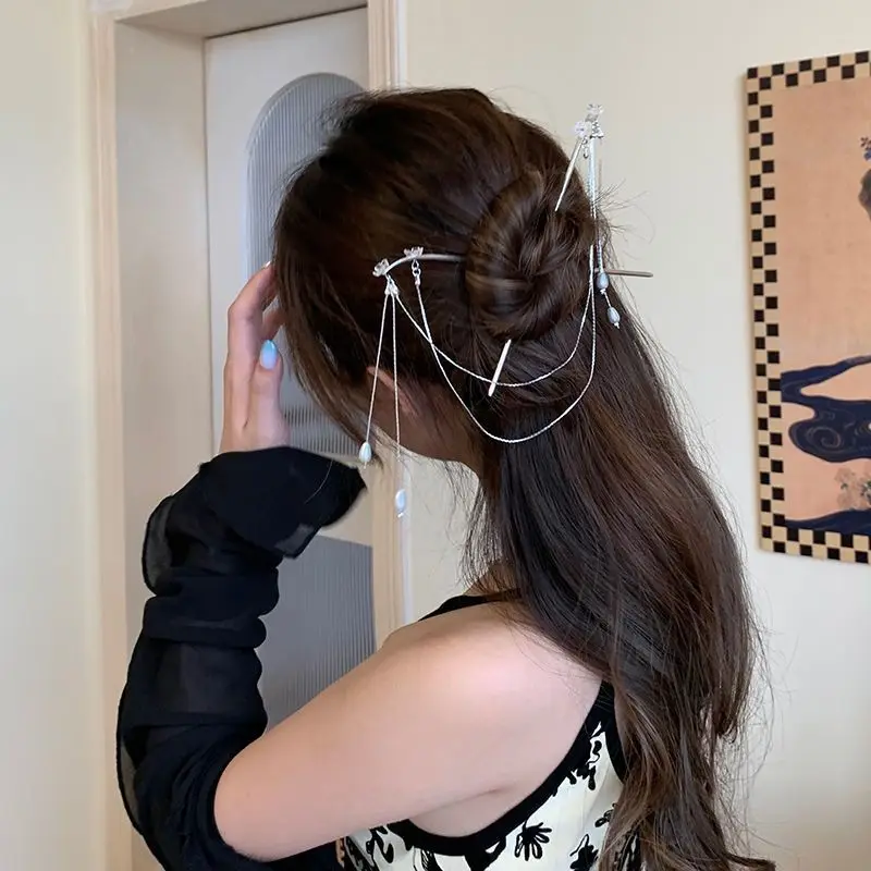 Minimalist Double Stranded Metal Hairpin with Tassel Design, Featuring a High-End Chinese Style Headpiece and Ancient Hair Style image 6