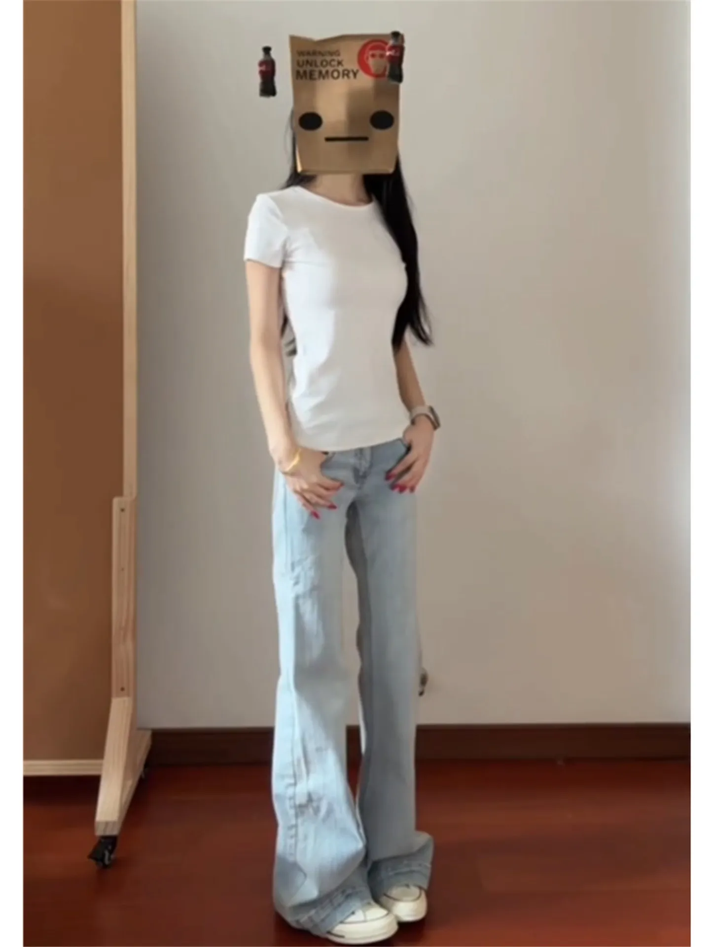 

Светло-голубые женские джинсы-клеш с низкой посадкой, утягивающие, из денима с эффектом потертости, весенние, с бамбуковой текстурой, широкие, в пол