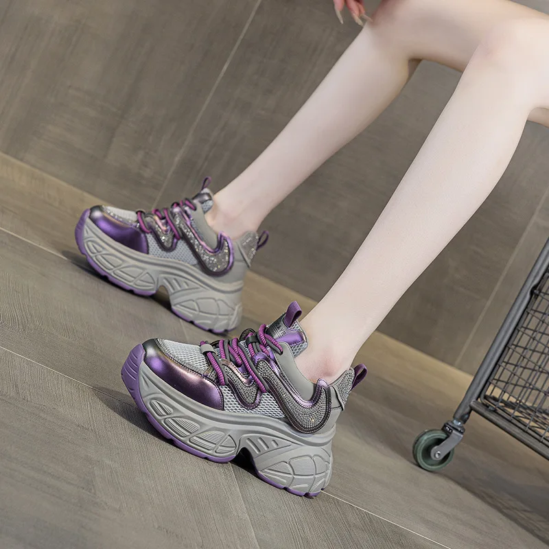 

Повседневные женские кроссовки в стиле Dad Shoes, весна 2025, новая модель, на толстой подошве, модные, с внутренней танкеткой, универсальные, трендовые, на шнуровке