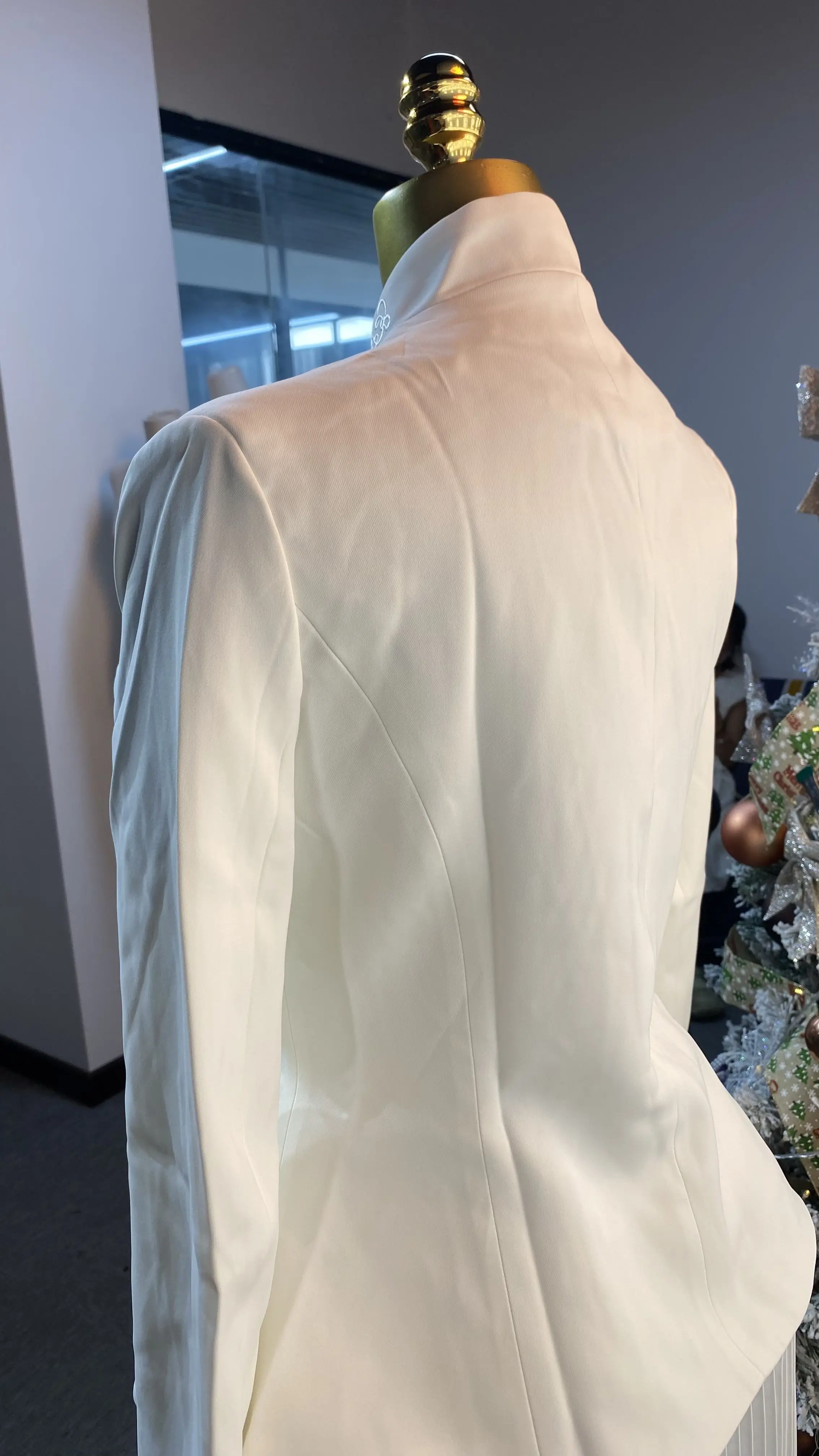 سترة عصرية مطرزة، تنورة مطوية باللون العنابي الصلب، بدلة نسائية أنيقة مكونة من قطعتين، طقم تنورة قصيرة-GZXX192