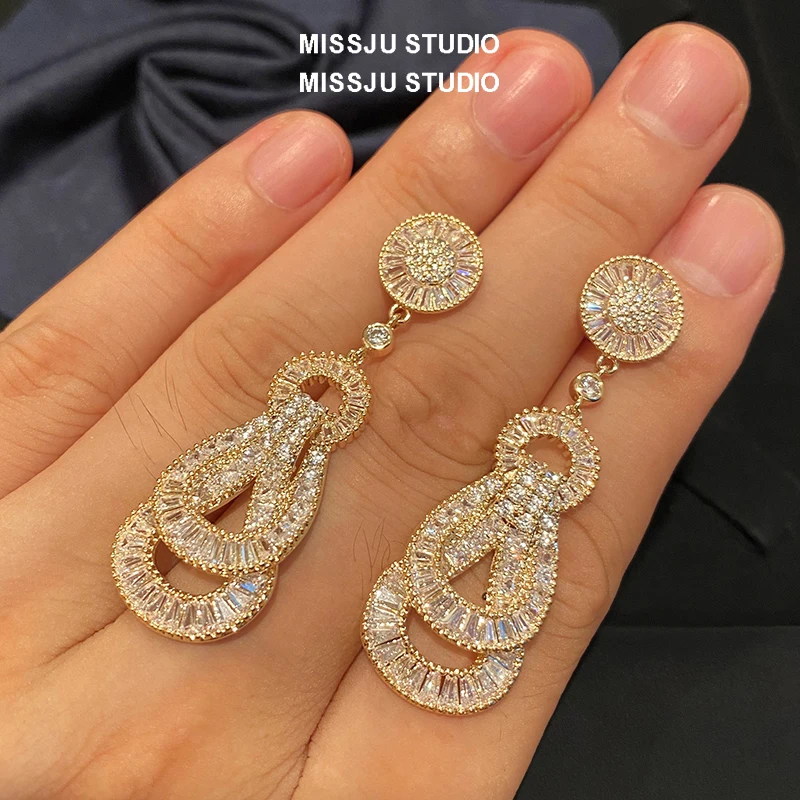 Lingzhi Wu-Gold Rope Knot Earrings for Women, Ear Decoration, Female Zircon Crystal, Unique, Exquisite, Top Quality, New Arrival