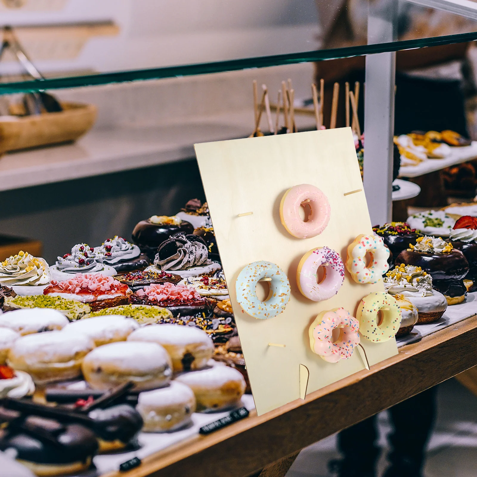 Stojak na pączki Pączki na imprezę Drewniana deska Ozdoby na środek stołu Stojaki na deser Uchwyt na stół Dekoracyjny stojak na pokaz