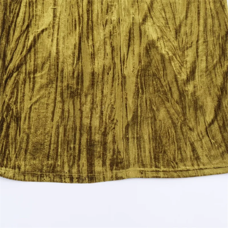 فستان نسائي لخريف 2025 فستان ميدي ذهبي بدون أكمام بتصميم جديد مع زخرفة جوهرة وخصر مقصوص أنيق ورشيق