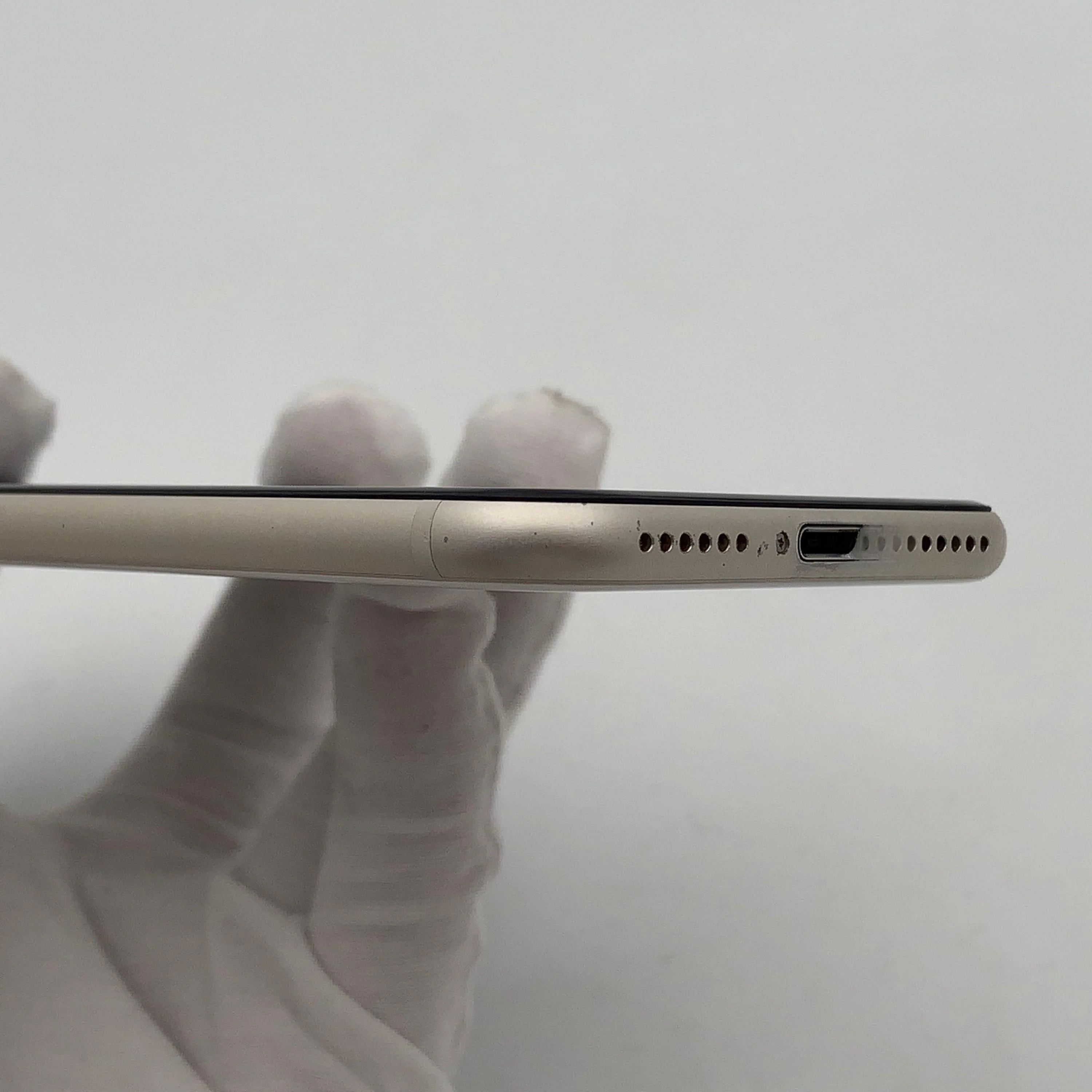 Apple iPhone SE 2022 الأصلي غير مقفول: 64/128/256GB ROM، 3GB RAM، iOS، A15 Bionic، شاشة 4.7 بوصة، كاميرا مفردة 12 ميجابكسل، 5G Ce