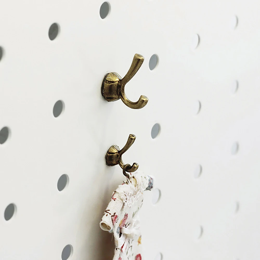 Accesorios para casa de muñecas, miniaturas para colgar en la pared, gancho para ropa, sombrero, modelo de juguete para decoración de casa de muñecas OB11 bjd, 2 piezas, 1/12