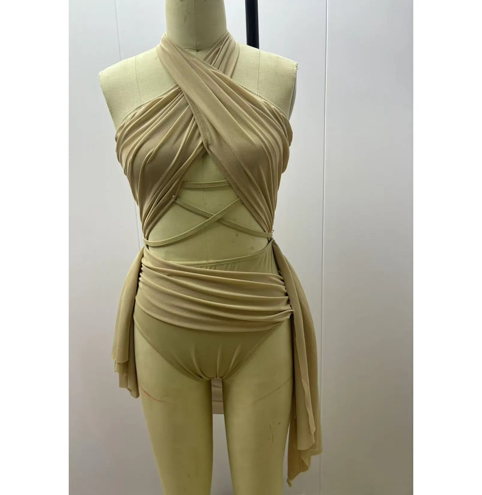 Профессиональные костюмы для джазовых латинских танцев по индивидуальному заказу, женская танцевальная одежда любого цвета, блестящая тренировочная юбка с блестками