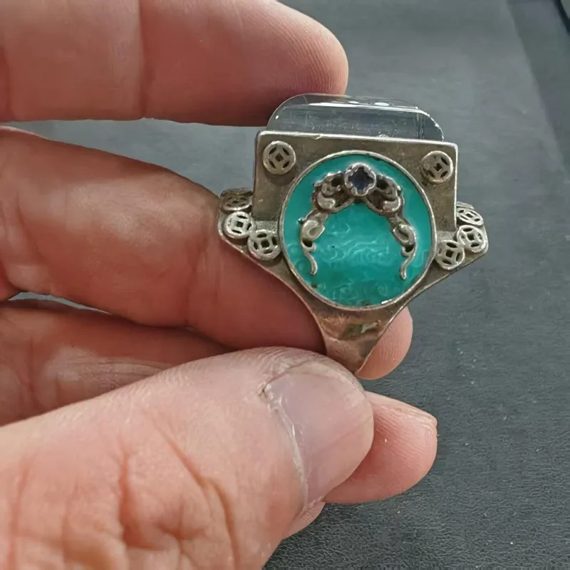 Retro Antiker Metallring mit Münzgravur, Unisex Tribal-Stil, Quadratischer Blauer Cabochon Eingelegt, Verstellbares Vintage-Fingerschmuckstück – Detail 3